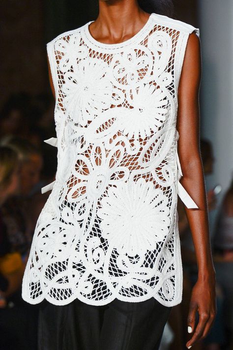 Pin for Later: Trust Us: You've Never Gotten This Close to the Clothes at Fashion Week Tibi Spring 2015 Battenburg Lace, Popsugar Fashion, Elegante Casual, Couture Details, Irish Lace, Shirt Embroidery, Vestidos Vintage, Summer Fashion Trends, Lace Fashion