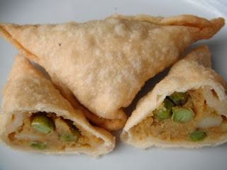 GF-V Samosas Maharashtrian Recipes, Gluten Free Pastry, Fried Fish Recipes, Popular Snacks, India Food, Chutney Recipes, Gf Recipes, Green Peas, Samosa