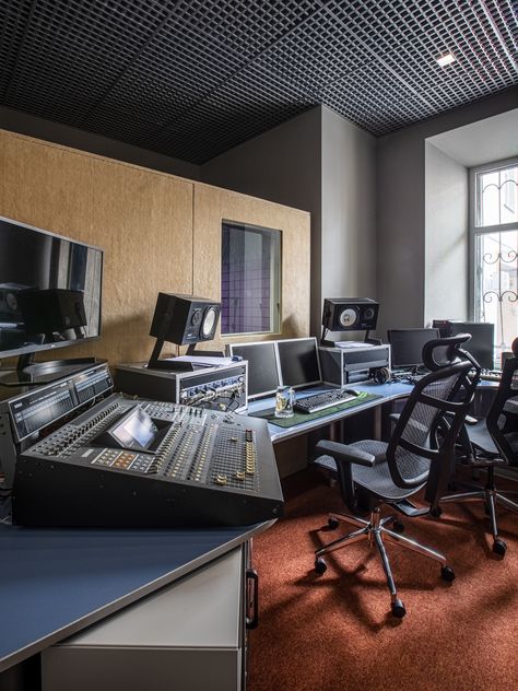 Recording Studio Aesthetic, Floor Brick, Design Studio Office, Company Office, Recording Studio Design, Studio Office, House Photography, Office Buildings, Record Company