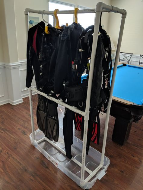 Scuba travel drying rack.  PVC DIY Scuba Storage Ideas, Scuba Gear Drying Rack, Scuba Gear Storage, Wetsuit Drying Rack, Scuba Storage, Gear Drying Rack, Drying Rack Ideas, Outdoor Gear Storage, Deco Surf