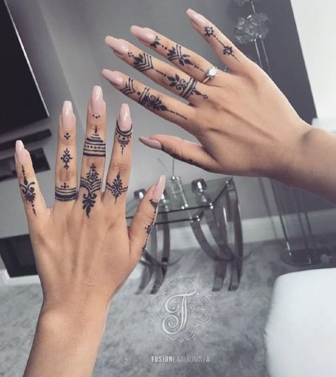 Harper Salvatore the eldest sibling of Damon and Stefan Salvatore. … #fanfiction Fanfiction #amreading #books #wattpad Henna Finger Tattoo, Henne Tattoo, Jagua Henna, Jagua Tattoo, Tato Jari, Tato Henna, Finger Henna Designs, Hamsa Tattoo, Hand And Finger Tattoos