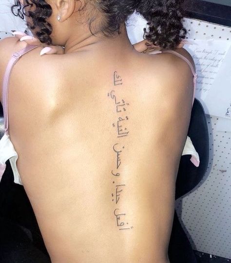 Back Tattoo Women Spine, Back Tattoos Spine, Girl Back Tattoos, Black Girls With Tattoos, Spine Tattoos For Women, Dope Tattoos For Women, Most Popular Tattoos, Stylist Tattoos, Cute Tattoos For Women