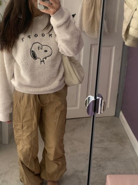 Snoopy Shirt Aesthetic, Snoopy Pjs, Snoopy Outfit, Snoopy Crewneck, Snoopy Clothes, Snoopy Sweater, Crewneck Outfit, Outfits Con Camisa, Outfit Oversize