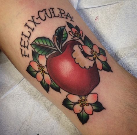 Traditional Apple Tattoo, Tattoo Dream, Apple Leaves, Enough Tattoo, Apple Tattoo, Leaves Tattoo, Fruit Tattoo, Food Tattoos, Poison Apple