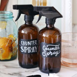 DIY Homemade Nontoxic Counter Spray Cleaner Orange Cleaner, Counter Spray, Pretty Hand Lettering, Counter Cleaner, Diy Counter, Lily And Val, Spray Cleaner, Dusting Spray, Natural Cleaning Recipes