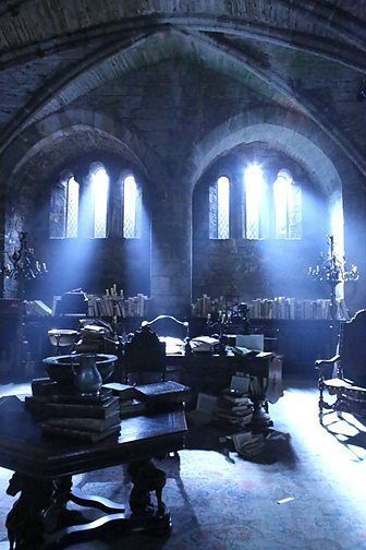 Blue light | Ravenclaw common room | HP aesthetic Blue Academia, Jonathan Strange, Ravenclaw Common Room, Ravenclaw Pride, Ravenclaw Aesthetic, Behind Blue Eyes, Yennefer Of Vengerberg, Images Harry Potter, Hogwarts Aesthetic