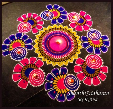 Rangoli Designs Big Size, Corner Rangoli Designs Diwali, Circle Rangoli Design, Rangoli Designs Latest Unique, Diwali Pic, Corner Inspiration, Onam Pookalam, Best Rangoli Design, Trend Photo