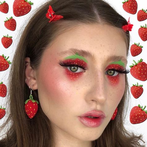 🕷CHARLOTTE BARKER on Instagram: “Strawberry obsessed 🍓🍓🍓🍓 I’m living for these lil strawb earrings✨ Let me know what fruit look u want me to do next ???? 🍏🍌🍒🍇🍍🍉🥭🥥…” Strawberry Costume Makeup, Strawberry Makeup Look Aesthetic, Fruit Inspired Makeup, Strawberry Eyeshadow, Fruit Makeup Looks, Fruit Makeup, Strawberry Eye Makeup, Strawberry Shortcake Makeup, Strawberry Makeup