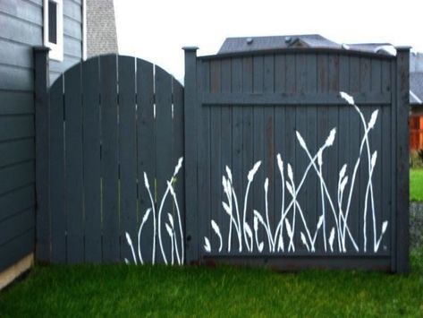 Garden Fence Paint, Creative Fence, Garden Fence Decoration, Backyard Fence Decor, Garden Fence Art, Garden Mural, Diy Fence, Fence Art, Fence Paint