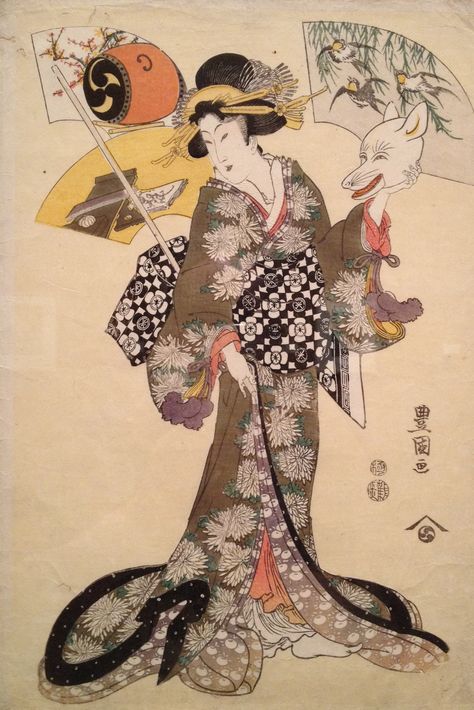 Japanese Woodblock. Geisha holding Kitsune, or Fox mask - often found in Japanese folklore. On the favorable side, the Fox is believed to be the messenger of the God of Rice, while on the darker side, Foxes are said to have the ability to take the shape of humans, and trick and deceive them. The Fox is also said to possess Infinite Vision, an All-Hearing Ear, and the secrets of the souls of others. He is also said to have full knowledge of the Universal Past and Present. Geisha Sushi, Geisha Drawing, Geisha Art, Japanese Art Prints, Tattoo Traditional, Asian Tattoos, Japanese Folklore, Japanese Artwork, Traditional Japanese Art