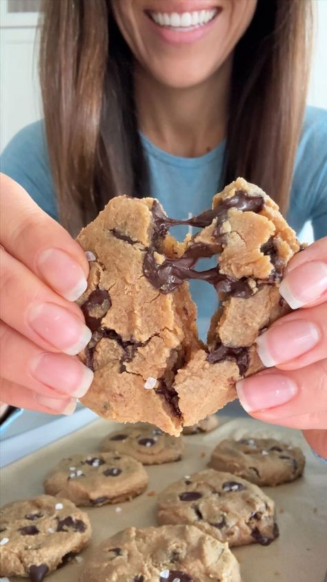 Lindsay Keosayian | Chocolate Chip Chickpea Cookies 🍪   These are so soft and fudgy and you would never even know they contain chickpeas! Plus they’re high in … | Instagram Lindsay Keosayian, Chickpea Chocolate Chip Cookies, High Protein Cookies, Sunflower Seed Butter, Chickpea Cookies, Flaky Salt, Vegan Meal Plans, Protein Cookies, Lunch Recipes Healthy