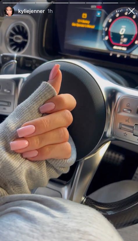 Uñas Kylie Jenner, Kendall Jenner Nails, Liner Nail Art, Acrylic Nails Kylie Jenner, College Nails, Jenner Nails, Kylie Nails, Kylie Jenner Nails, Celebrity Nails