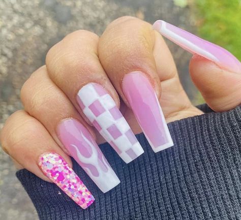 Nails art Nail art ideas Nails ideas Nail designs summer Nail Nails Race Design, Purple Nails Checkered, Checker Nails Acrylic, Racing Nail Ideas, Motorsport Nails, Race Nails Designs, Racing Nails Designs, Hot Wheels Nails, Race Car Nails