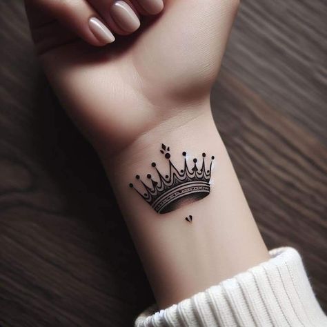 Queen And Princess Tattoo, Top Wrist Tattoo, Queen Crown Tattoo Design, Crown Tattoo On Wrist, Compas Tattoo, Crown Tattoos For Women, Queen Crown Tattoo, Crown Tattoos, Butterfly Tattoos Images