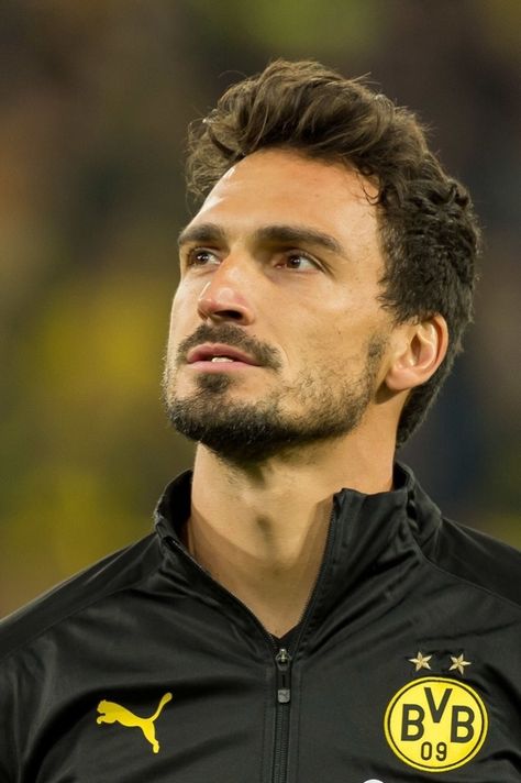 Kulti Mariana Zapata, Reiner Kulti, Dortmund Wallpaper, German Football Players, German National Team, Mats Hummels, Soccer Poster, Most Popular Memes, Soccer Player