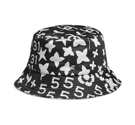 chanel bucket hat 2023 - Bing - Shopping Black White Graffiti, Chanel Bucket Hat, Black And White Graffiti, Logo Black And White, White Graffiti, Style Bucket Hat, Bucket Hat Style, Graffiti Logo, Chanel Brand