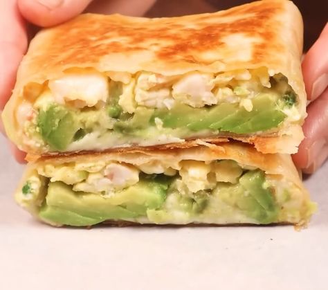 Woman shares 4 simple and “overlooked” ways to use tortillas and gets 10M views Brunch Sandwich, Slow Cooker Teriyaki Chicken, Recipes With Flour Tortillas, Yummy Sweet Potatoes, Gourmet Breakfast, Lemon Dessert Recipes, Avocado Breakfast, Tortilla Recipe, Soup Recipes Slow Cooker