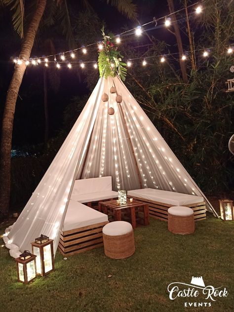 Teepee Tent With Fairy Lights, Teepee With Lights, Terrace Party Ideas, Wedding Teepee, Teepee Outdoor, Schnee Party, Outdoor Teepee, Garden Dinner, Diy Doll House