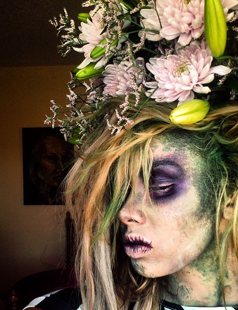 beetlejuice inspired fungus fairy #makeup yay #deraerai Haunted House Makeup, Beetlejuice Costume, Monster Makeup, Witch Makeup, Special Fx Makeup, Horror Makeup, Halloween Makeup Inspiration, Zombie Makeup, Scary Costumes