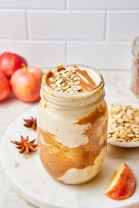 Fall Protein Smoothie, Apple Cinnamon Protein Shake, Protein Apple Recipes, Date Smoothie Recipes Pregnancy, Apple Protein Smoothie, Fall Smoothie Recipes, Autumn Smoothie, Pecan Smoothie, Apple Protein Shake