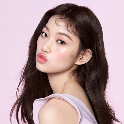 Kim Doyeon, Girls Watches, Cosmic Girls, Korean Singer, Pink Rose, Kpop Girls, Beauty Makeup, Pure Products, Makeup