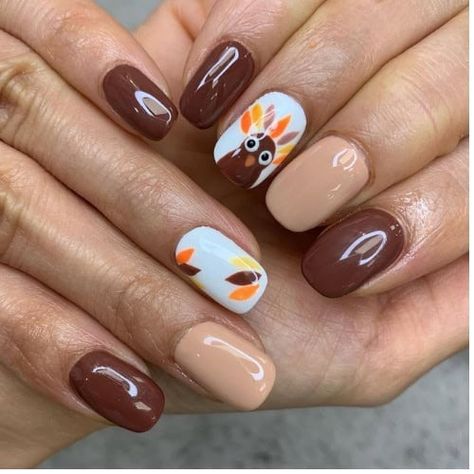 30 Super Cute Thanksgiving Nails (Including Turkey Nails!) for 2024 Fall Nails Turkey, Thanksgiving Inspo Nails, Turkey Nail Art Step By Step, Nail Art Turkey, Turkey Nails Designs Easy, Turkey On Nails, Thanksgiving Nails With Turkey, Nail Art Designs Thanksgiving, Turkey Thanksgiving Nails