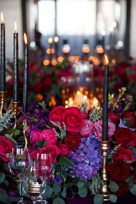 Atlanta Style, Tafel Decor, Jewel Tone Wedding, Dark Wedding, Dark And Moody, Moody Wedding, Chicago Style, Gothic Wedding, Wedding Table Settings