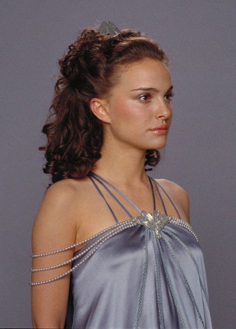 STAR WARS with Padmé and Leia: Padme Amidala Star Wars Logos, Natalie Portman Star Wars, Star Wars Makeup, Star Wars Padme Amidala, Amidala Star Wars, Star Wars Padme, Queen Amidala, Covergirl Makeup, Padmé Amidala