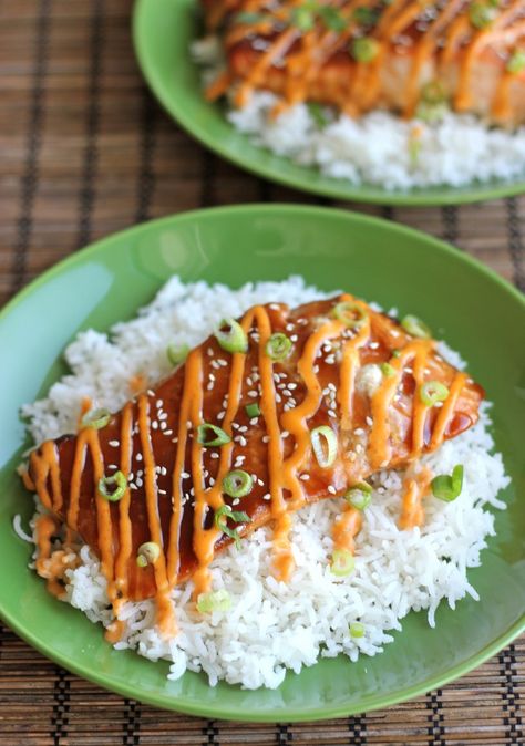 Teriyaki Salmon with Sriracha Cream Sauce - Damn Delicious. This is the one I was looking for!! Teriyaki Salmon, Homemade Teriyaki Sauce, Teriyaki Sauce, Easy Dishes, Fish Dishes, Cream Sauce, Seafood Dishes, Sriracha, Salmon Recipes