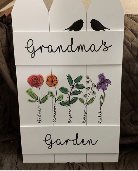 Grandparents Mothers Day Gifts, Mother’s Day Projects Cricut, Grandmom Mothers Day Gift, Diy Gift Grandma, Mother Day Gifts For Grandma, Mother's Day For Grandmas, Cricut Projects For Grandma, Grandmother Painting Ideas, Mothers Day Gifts For Nana