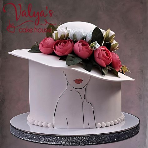 #fondant #flowers #cake #cakedecorating #cakeart #cakedecor #cakesdecor Cake For Elderly Lady, Hat Cakes For Women, Girly Cakes For Women, Hat Cake Ideas, Hat Cake Design, Birthday Cake Ideas For Women, 50th Birthday Cake For Women, Birthday Cake For Women Simple, Lady Cake