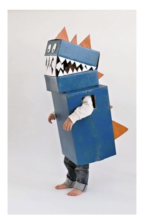 Cardboard Box Costume, Cardboard Dinosaur, Diy Dinosaur Costume, Costume Dinosaure, Diy Fantasia, Recycled Costumes, Diy Karton, Dinosaur Halloween Costume, Cardboard Costume