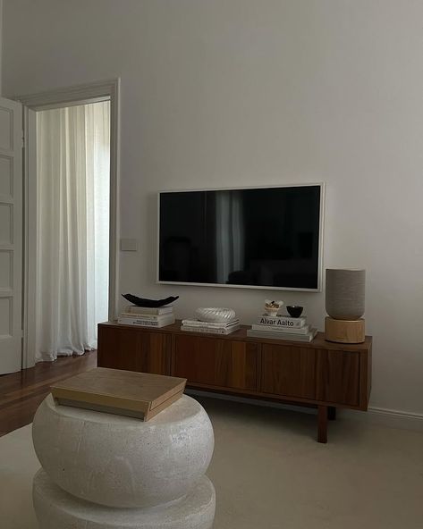 Instagram Tv Console Styling Ideas, No Natural Light Living Room, Natural Light Living Room, Kim Kardashian House, Living Room With Tv, Kardashian House, Scandi Living Room, Scandi Living, Under Tv