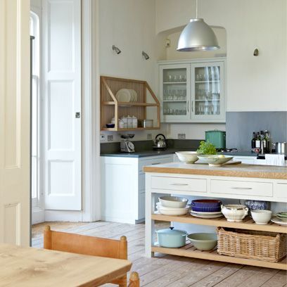 Contemporary Country Kitchens - Interiors - Redonline Dix Blue Farrow And Ball, Farrow And Ball Skylight, Blue Kitchen Paint, Farrow And Ball Kitchen, Dix Blue, Skylight Kitchen, Pale Blue Color, Country Style Kitchen, Farrow And Ball