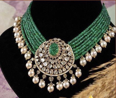 Green Beads Indian Jewellery, Jewellery Casual, Jwellary Design, Vintage Indian Jewelry, Fashion Jewelry Necklaces Gold, Choker Pearl, Bridal Jewellery Inspiration, Wedding Jewelry Sets Bridal Jewellery, Indian Wedding Jewelry Sets