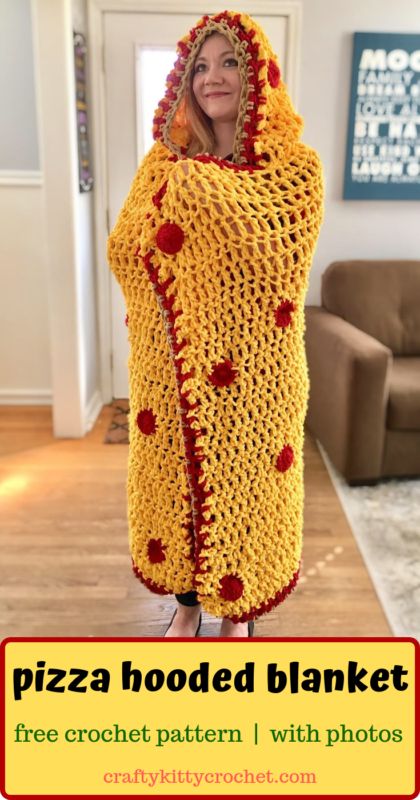 Hooded Blanket Pattern, Crochet Hooded Blanket, Lover Crochet, Pizza Blanket, Crochet Hood, Holiday Gift List, Bernat Blanket, Bernat Blanket Yarn, Chunky Blanket