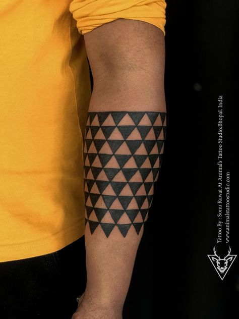 Triangles Tattoo, Dr Woo, Geometric Sleeve Tattoo, Hand Band, Band Tattoos, Animals Tattoo, Armband Tattoos, Forearm Band Tattoos, Painting Images