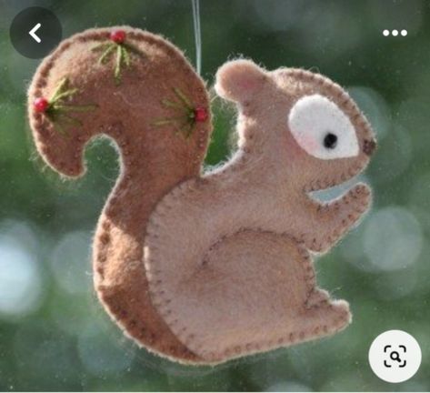 Felt Squirrel, Easy Felt Crafts, Diy Felt Christmas Ornaments, Felt Craft Projects, Felt Ornaments Patterns, Felt Crafts Christmas, Felt Crafts Diy, Felt Christmas Decorations, Felt Embroidery