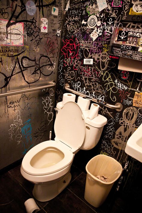 All sizes | men's room | Flickr - Photo Sharing! Toilet Graffiti, Room Mirror Ideas, Bathroom Graffiti, Seni Pop, Fotografi Urban, Bathroom Cleaning Hacks, Green Bathroom, Modern City, Grunge Photography