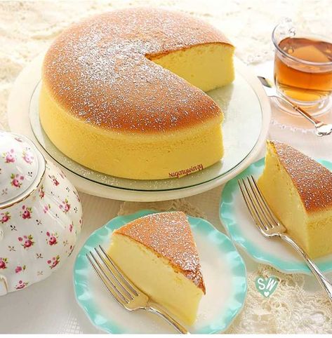 Japanese cakes are known for their delicate texture and light flavours. Here’s a gorgeous collection of Japanese cakes for you to drool over. Egg Yolk Recipe, Egg Japanese, Kuih Lapis, Fluffy Cheesecake, Japanese Egg, Japanese Cake, White Egg, Japanese Cheesecake, Egg Cake