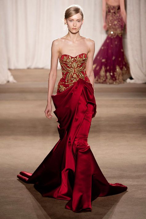 Marchesa Fall 2013 !:gem:! Hobbit Room, Queen Cersei, Modern Dresses, Traditional Marriage, Cersei Lannister, Coban, Elegance Style, Red Gowns, Jenny Packham