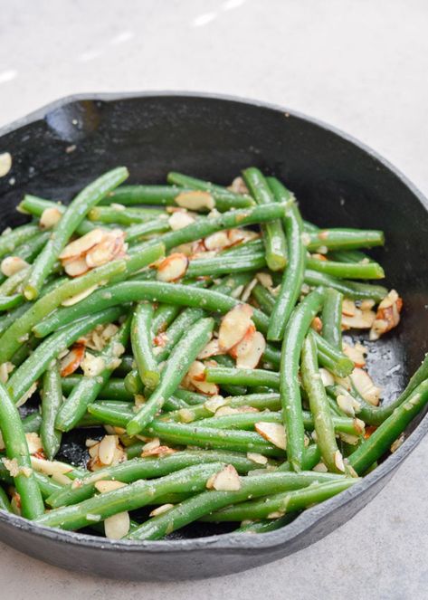 Garlic Butter Green Beans (low carb +keto) - It Starts With Good Food Garlic Butter Green Beans, Butter Green Beans, Net Carbs, Toasted Almonds, Butter Sauce, Garlic Butter, Low Carb Keto, Family Favorites, Gluten Free Recipes