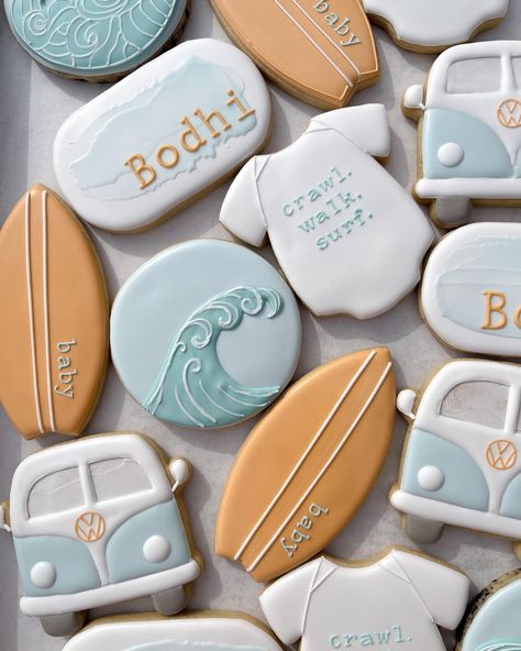 That onesie tho 💙 #babyshower #babyshowercookies #busybeesweet #longbeach #sugarcookies #decoratedcookies Surfer Gender Reveal Ideas, Baby On Board Cookies, The Big One Cookies, Surf Cookies, Surfer Baby Shower, Royal Cookies, Surfer Baby, Turtle Baby Shower, Surf Baby