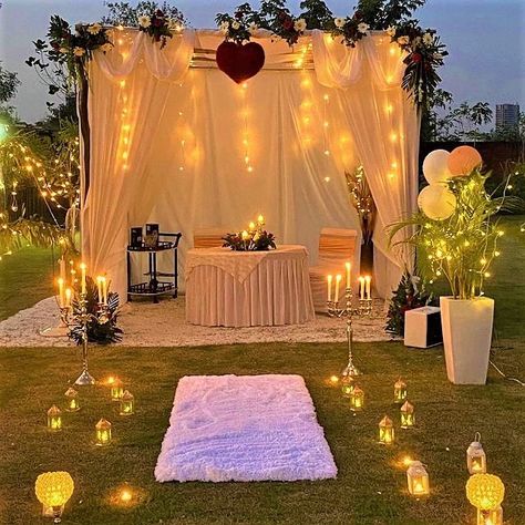 Planning to propose to her? Surprise Wedding Proposal in Jaipur? #surpriseplannerin : Follow @surpriseplanner.in @surpriseplanner.in… | Instagram Proposal Setup, Luxury Marriage, Romantic Dinner Decoration, Surprise Birthday Decorations, Romantic Candle Light Dinner, Italian Theme, Dinner Places, Wedding Dance Video, Terrace Decor