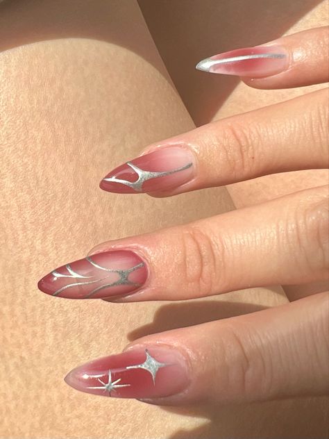 Airbrush Nails Designs, Capping Uñas, Chrome Nails Art, Airbrush Nail Designs, Uñas Y2k, Almond Shaped Nails Designs, Chrome Nail Art, Airbrush Nails, Edgy Nails