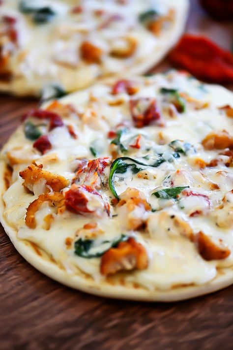 Flatbread Meals, Chicken Pita Pizza, Planning 2024, Personal Pizzas, Tomatoes And Cheese, Garlic Pizza, Tuscan Garlic Chicken, Chicken Pita, Pita Pizzas