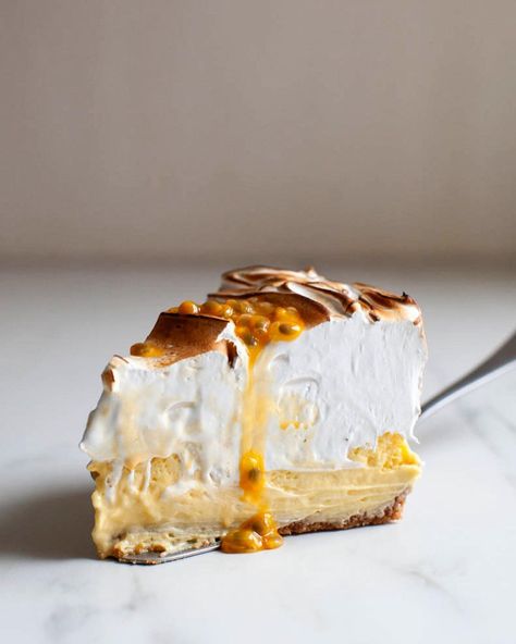 Zoë François on Instagram: “Passion Fruit Meringue Cheesecake from Wild Sweetness by @thaliaho! This is a beautiful book. A book about baking and desserts, but it’s…” Passion Fruit Meringue, Fruit Meringue, Cheesecake Cones, Zoe Bakes, Lemon Curd Cheesecake, Meringue Cheesecake, Light Cheesecake, Lemon Meringue Cheesecake, Fruit Cheesecake