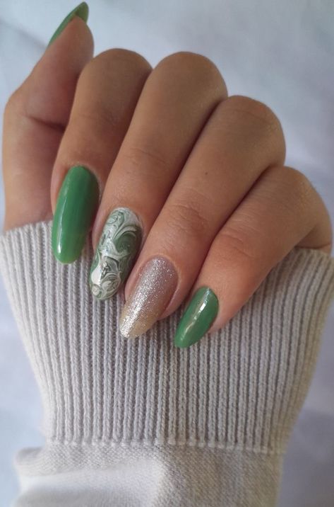 Nails Inspiration Green, Nails Inspo Green, Green Nails Inspiration, Nails Verde, February Nail Colors, Green Nails Ideas, Deep Red Nails, Colors For 2024, Fun Nail Colors