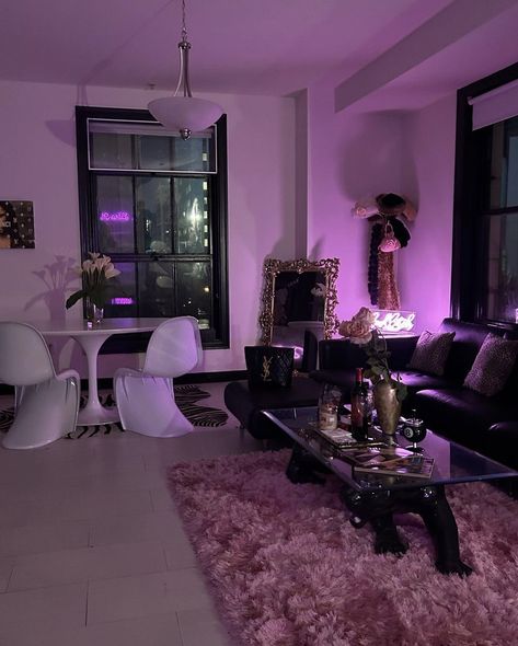 Pink And Black Room, Girl Apartment Decor, Deco House, Girly Apartment Decor, First Apartment Decorating, Dream Apartment Decor, Apartment Living Room Design, Future Apartment Decor, Black Room