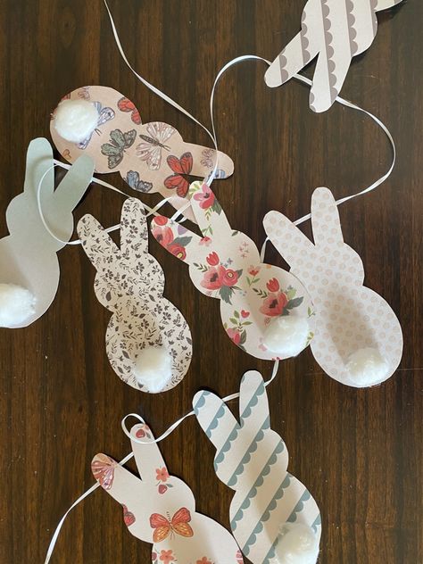 Easter Bunny garland Cute Garland, Easter Bunny Garland, Diy Easter Bunny, Diy Easter Decor, Bunny Garland, Easter Decor Ideas, Christmas Wreath Craft, Snowman Crafts Diy, Paper Bunny